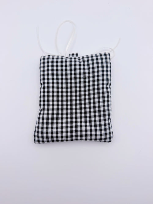 Black & White Plaid Photo Card Sleeve – DIY Pendant & Bag Tag