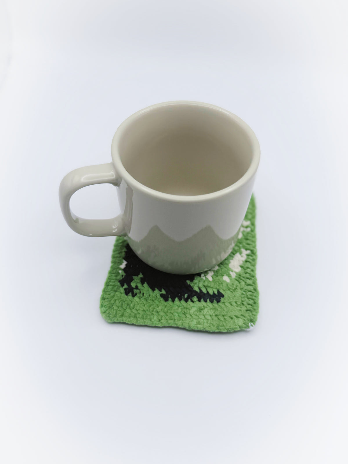 Crochet Stretching Cat Coaster – Green with Black Cat Silhouette
