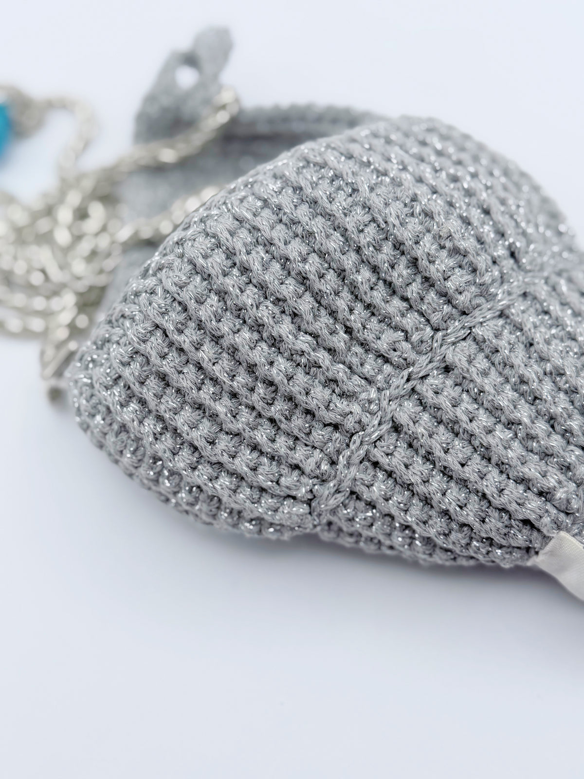Crochet Conch Drawstring Bag – Silver Grey Shimmer with Silver Metal Chain