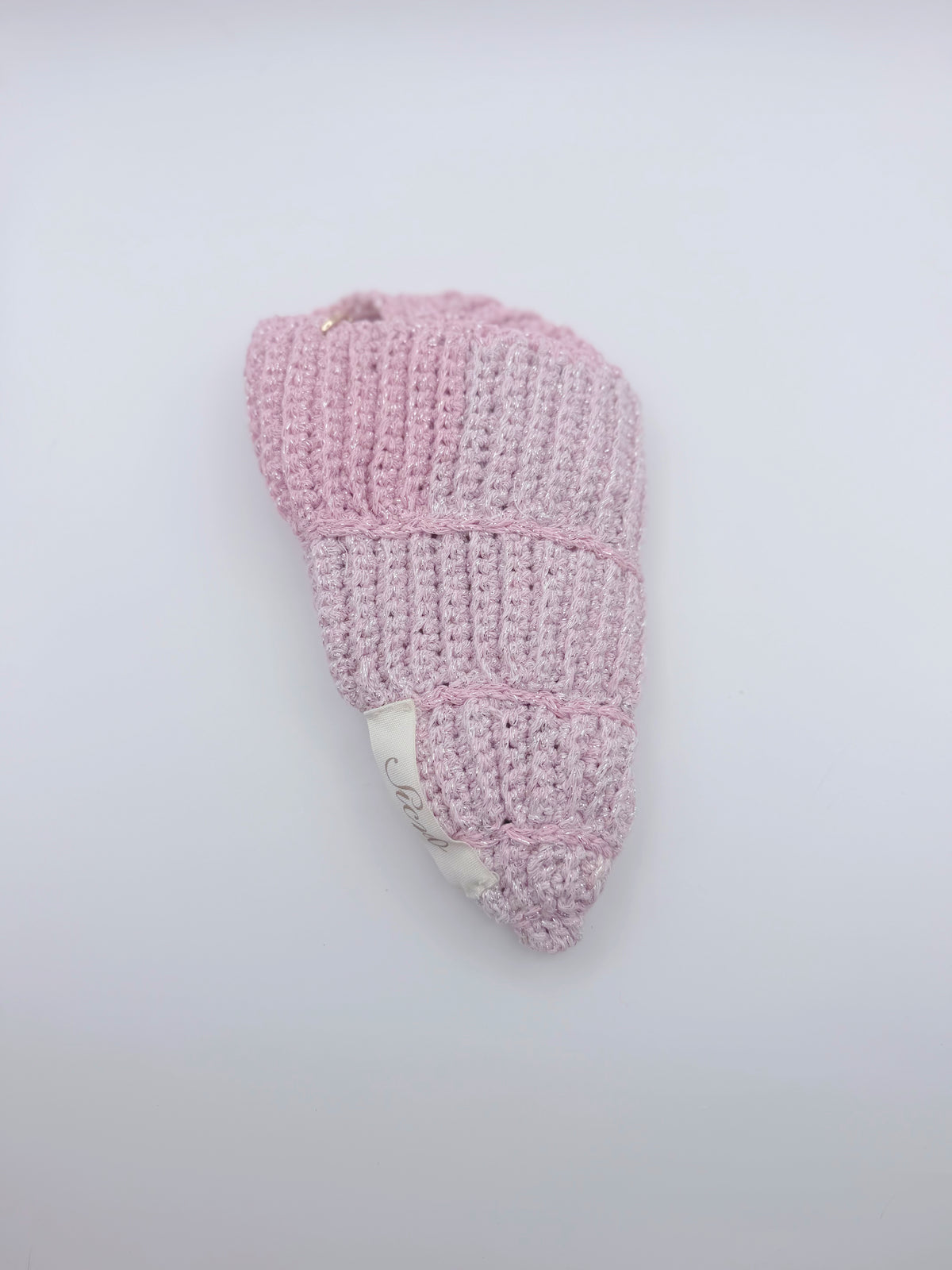 Crochet Conch Drawstring Bag – Blush Pink Shimmer with Gold Metal Chain