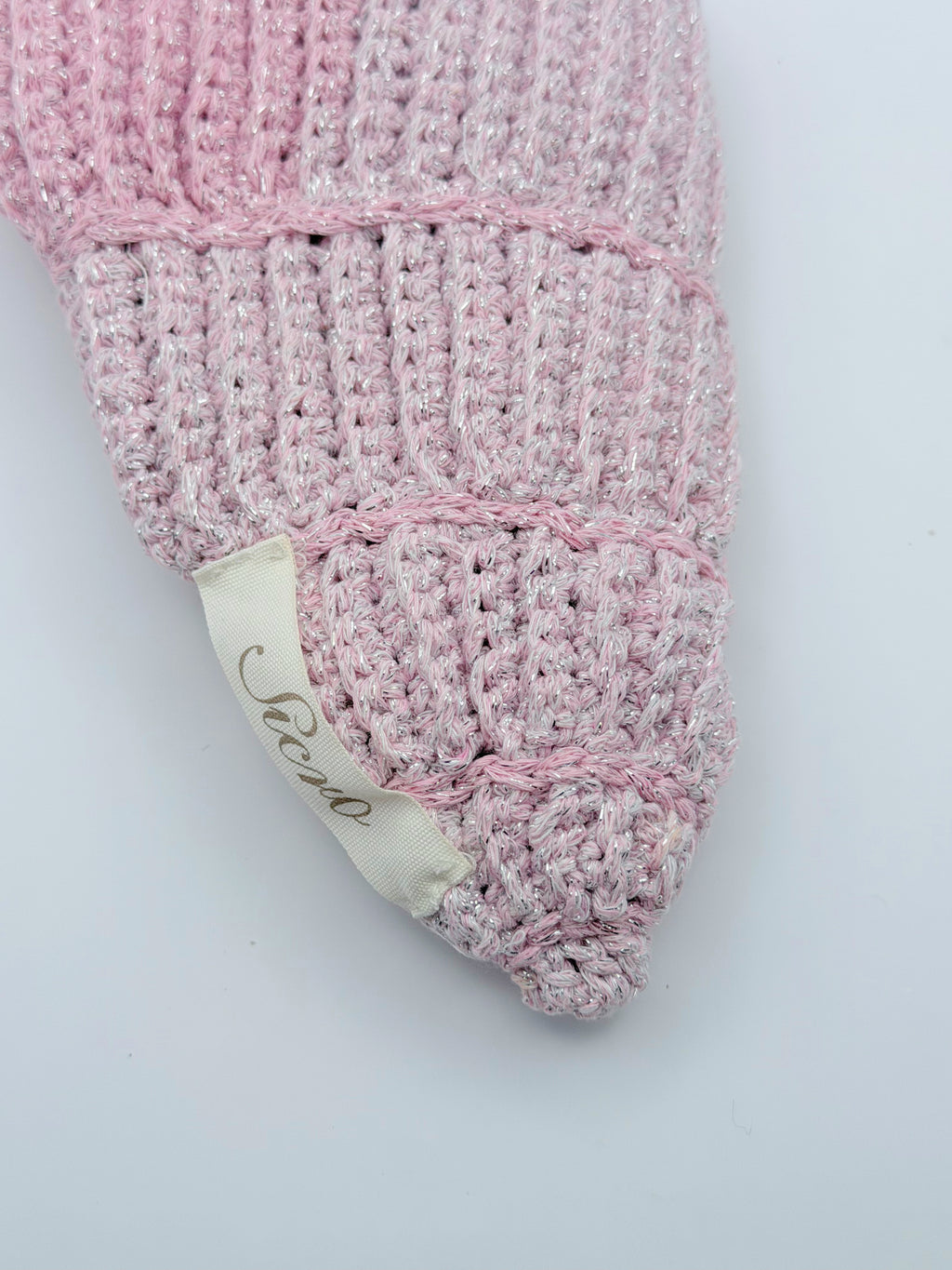 Crochet Conch Drawstring Bag – Blush Pink Shimmer with Gold Metal Chain