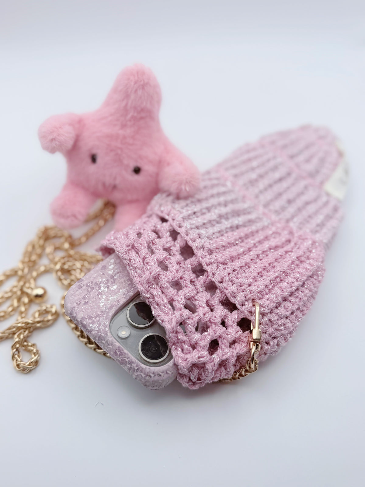 Crochet Conch Drawstring Bag – Blush Pink Shimmer with Gold Metal Chain