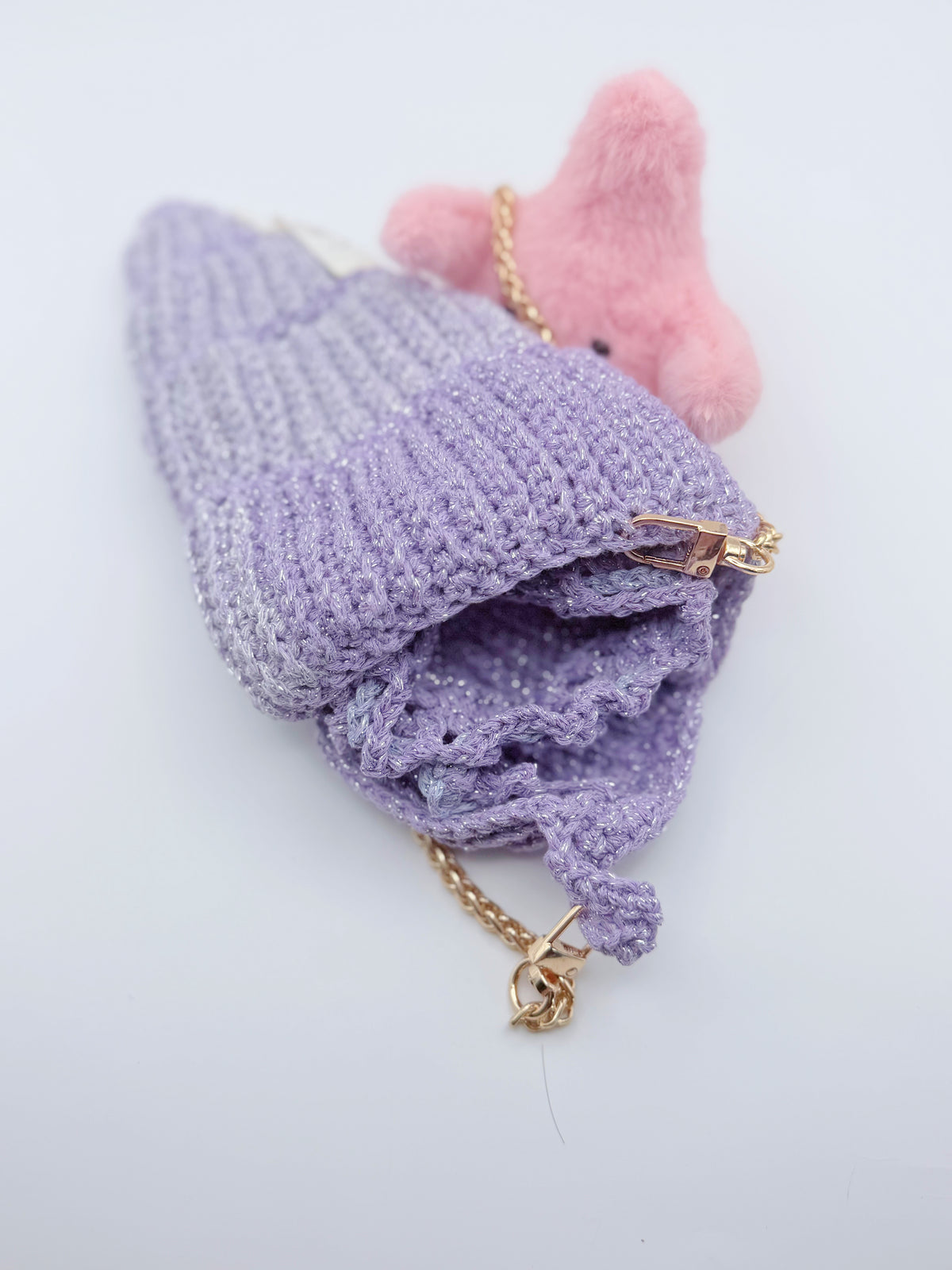 Crochet Conch Drawstring Bag – Lavender Shimmer with Gold Metal Chain