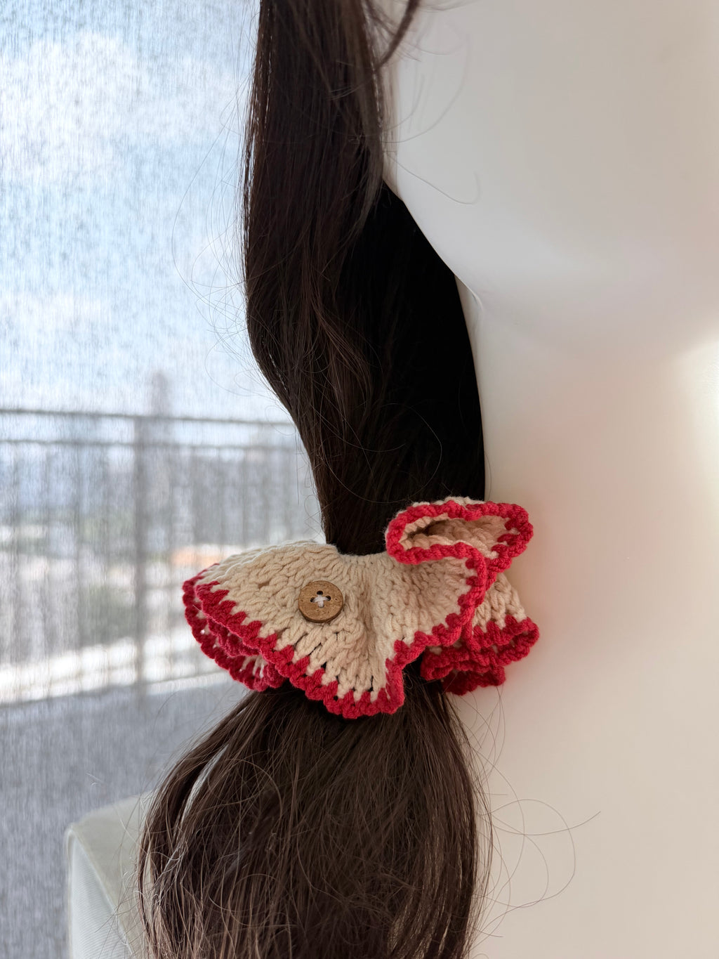 Chunky Crochet Scrunchie – Cream & Red Scalloped Edge