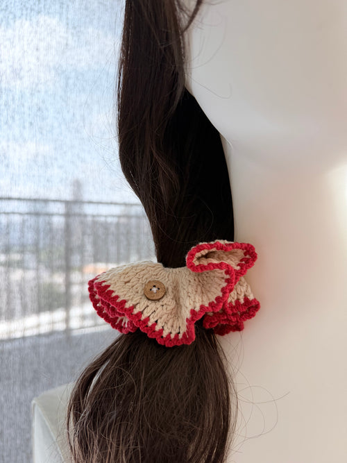 Chunky Crochet Scrunchie – Cream & Red Scalloped Edge