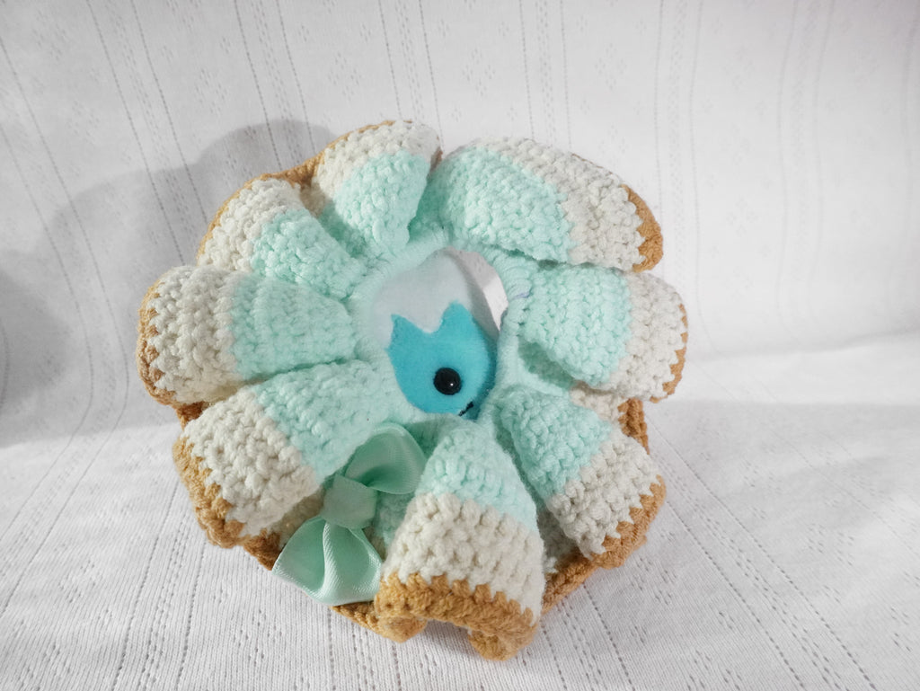 Crochet Bloom Scrunchie – Mint & Cream with Tulip Button