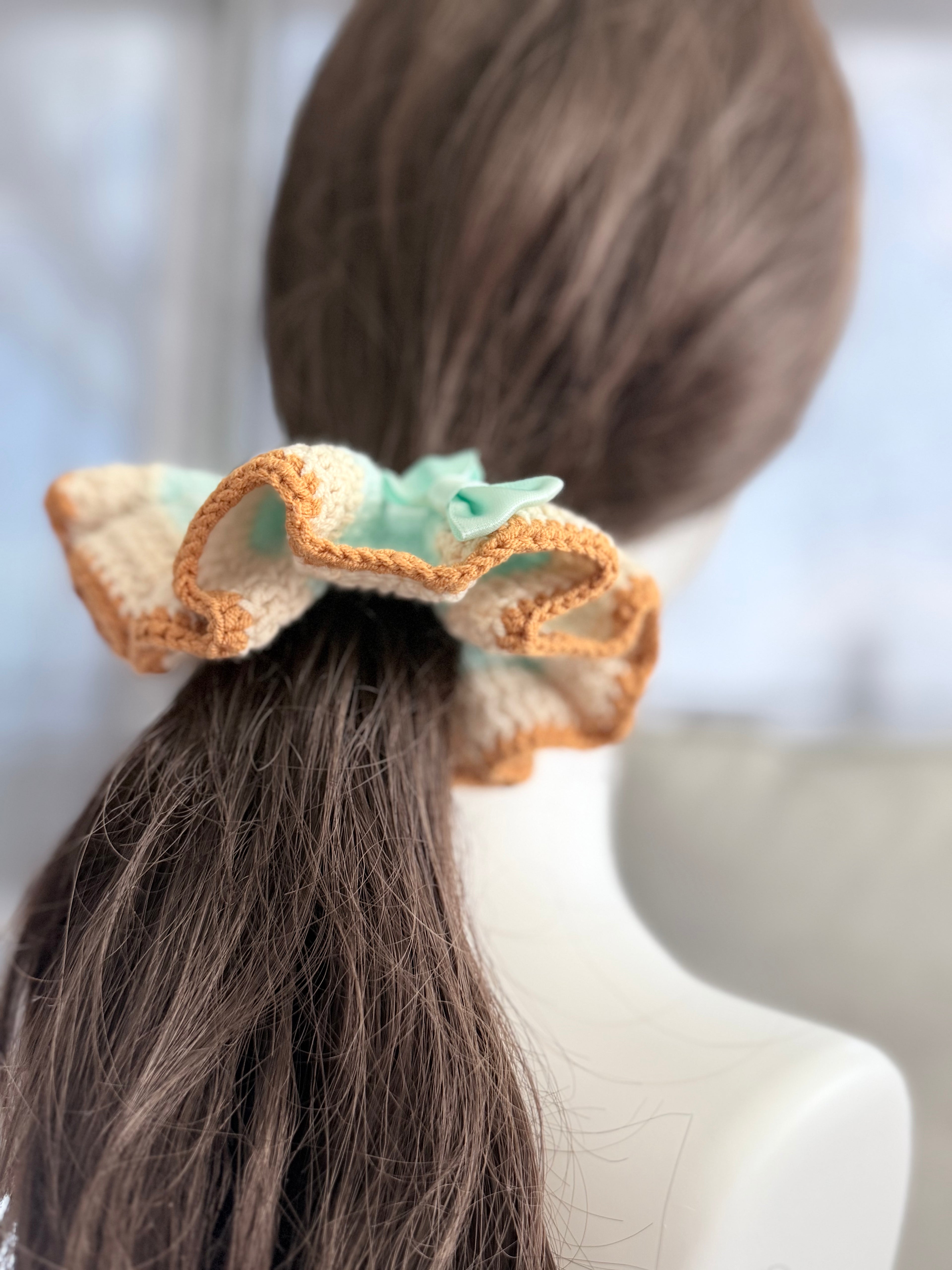 Crochet Bloom Scrunchie – Mint & Cream with Tulip Button