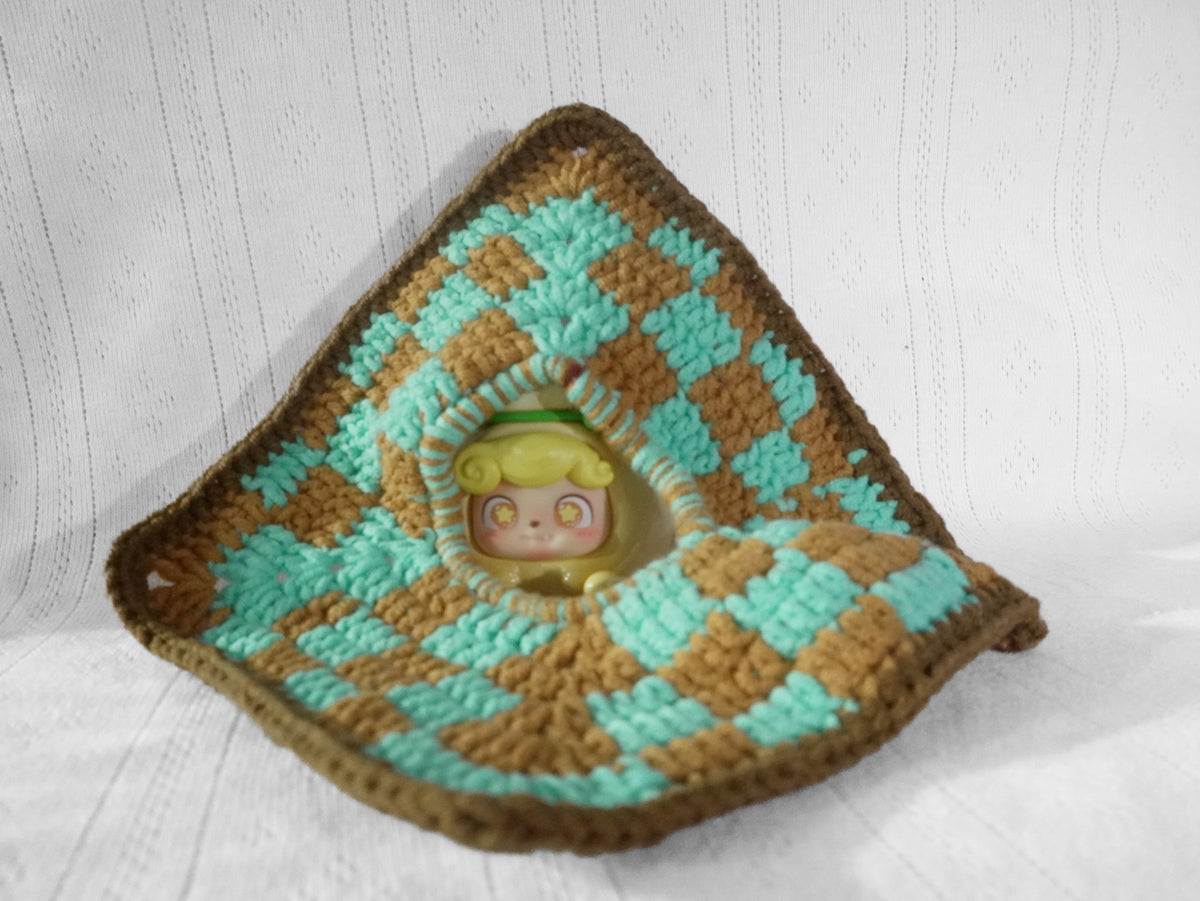 Crochet Triangle Scrunchie – Teal & Brown Checkerboard
