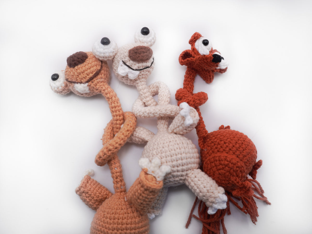Ugly Squirrel Amigurumi – Wobbly-Neck Crochet Figurine & Bag Charm