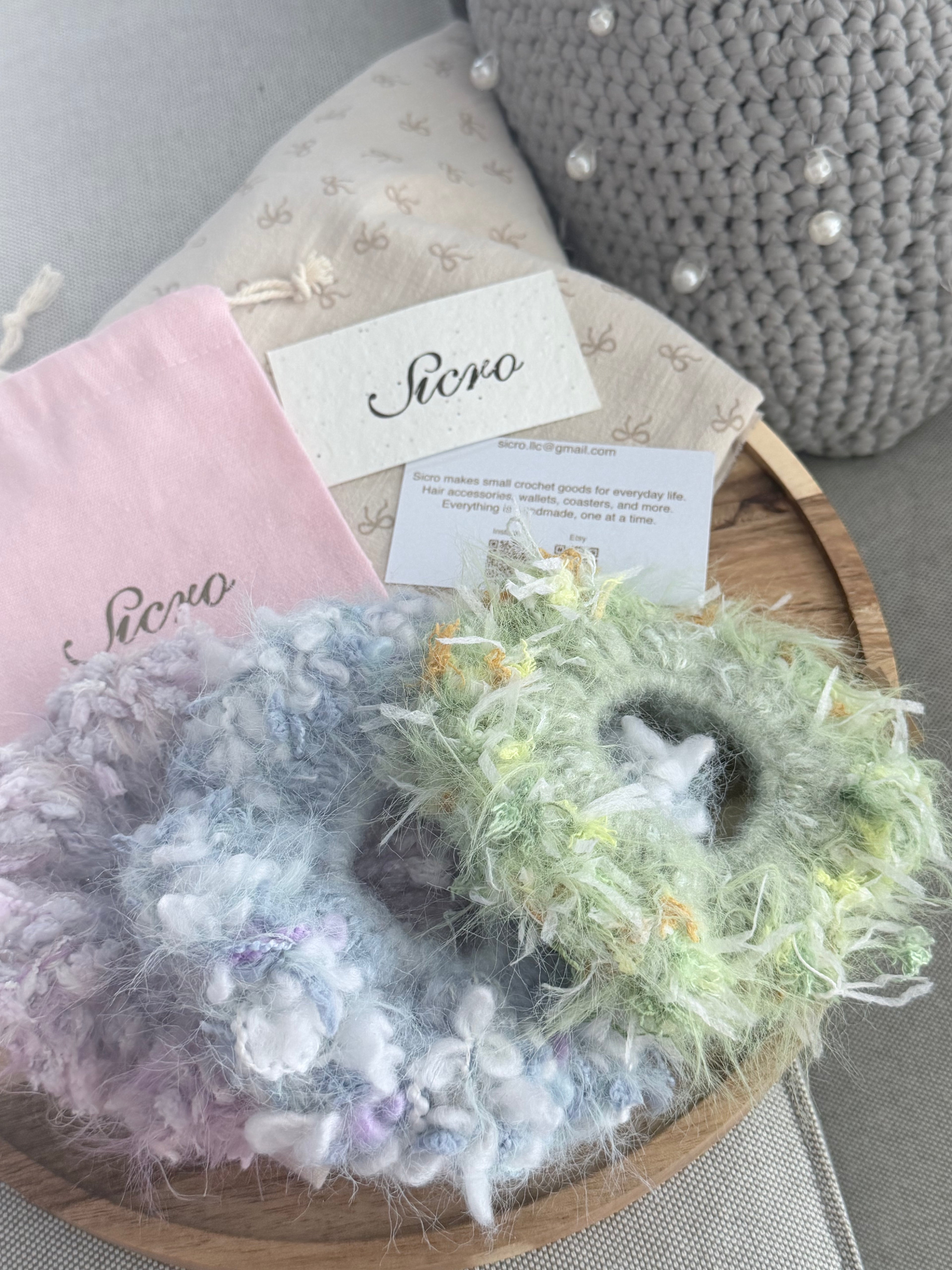Hand-Blended Fuzzy Yarn Scrunchie – Lavender & White