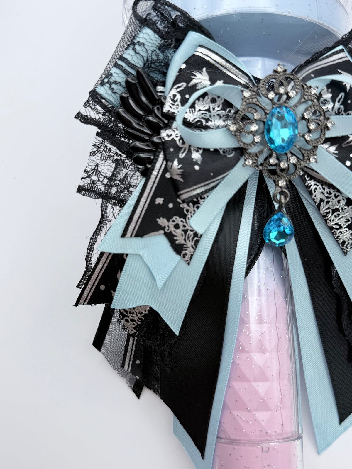 K-Pop Lightstick Bow Decoration – Ice Blue & Black Gothic